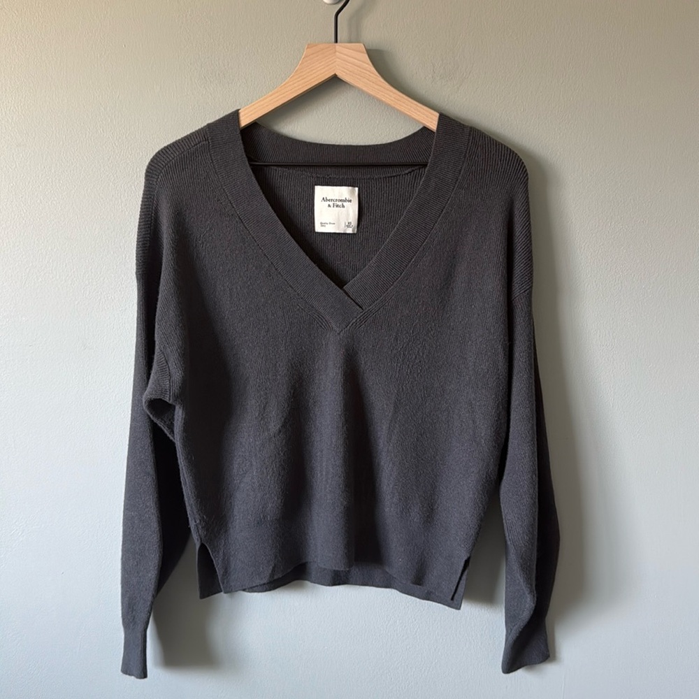 Abercrombie V-Neck Sweater - XS